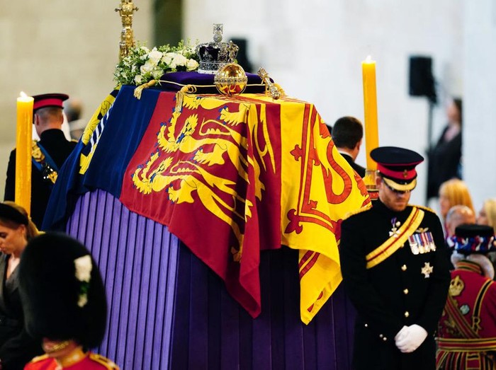 LONDON, ENGLAND - SEPTEMBER 17: Prince Harry, Duke of Sussex arrives to hold a vigil in honour of Queen Elizabeth II at Westminster Hall on September 17, 2022 in London, England. Queen Elizabeth II's grandchildren mount a family vigil over her coffin lying in state in Westminster Hall. Queen Elizabeth II died at Balmoral Castle in Scotland on September 8, 2022, and is succeeded by her eldest son, King Charles III. (Photo by Chris Jackson/Getty Images)