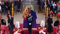 Serta Lady Louise Windsor dan James, Viscount Severn yang merupakan anak-anak dari Pangeran Edward. Dia adalah anak bungsu dari Ratu Elizabeth II. Foto: Getty Images/WPA Pool
