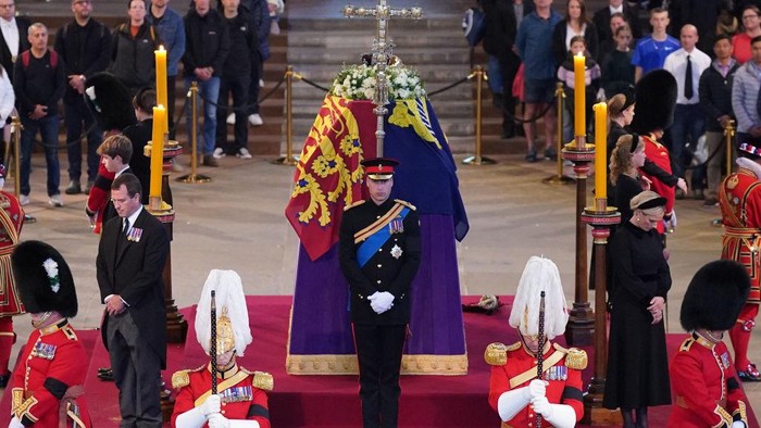 LONDON, ENGLAND - SEPTEMBER 17: Prince William, Prince of Wales, Prince Harry, Duke of Sussex, Princess Eugenie of York, Princess Beatrice of York, Peter Phillips, Zara Tindall, Lady Louise Windsor, James, Viscount Severn arrive to hold a vigil in honour of Queen Elizabeth II at Westminster Hall on September 17, 2022 in London, England. Queen Elizabeth IIs grandchildren mount a family vigil over her coffin lying in state in Westminster Hall. Queen Elizabeth II died at Balmoral Castle in Scotland on September 8, 2022, and is succeeded by her eldest son, King Charles III. (Photo by Yui Mok-WPA Pool/Getty Images)