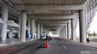 Namun, sejak diresmikan bandara ini sepi penumpang bahkan sempat mati suri ketika pandemi COVID-19 menyerang. Akses yang kurang memadai dituding jadi masalah utama sepinya Kertajati. (Bima Bagaskara/detikcom).