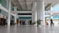Bandara Kertajati diharapkan dalam waktu dekat dapat bergeliat dengan kembali dibukanya penerbangan komersial pada November 2022 mendatang. Bandara itu juga direncanakan bakal melayani penerbangan embarkasi dan debarkasi umrah. (Bima Bagaskara/detikcom).