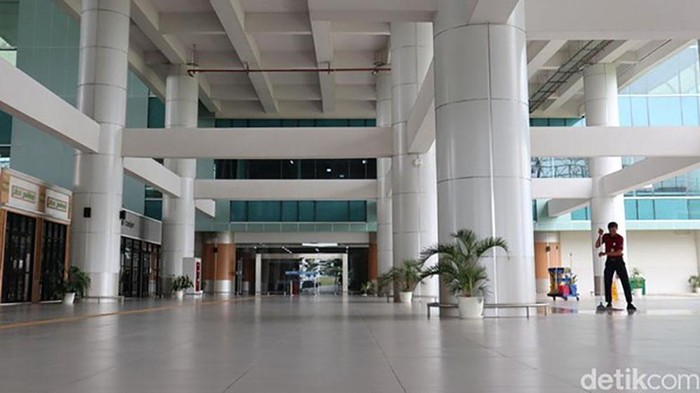 Sederet bandara dibangun di berbagai lokasi dengan kucuran uang APBN. Ironisnya, setelah selesai dibangun bandara itu malah jadi sepi bagaikan mati suri.