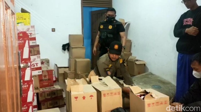 Penggerebekan miras di Tasikmalaya