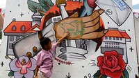 Festival Sentra Primer Barat juga menghadirkan pameran foto dan mural art serta penampilan pertunjukan dari kesenian tradisonal khas Jakarta yang juga sebagai upaya pelestarian budaya.