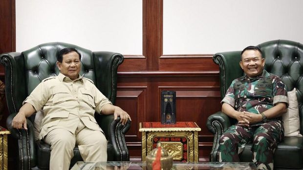 Menhan Prabowo menerima kunjungan KSAD Jenderal Dudung Abdurachman, di kantor Kemhan, Jumat (16/9/2022).