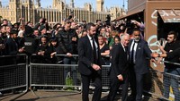 Sebelumnya, Raja Charles III juga mengucapkan terima kasih kepada bagian pelayanan masyarakat yang telah berjuang dalam prosesi persemayaman Ratu Elizabeth II.  Foto: WireImage/Karwai Tang
