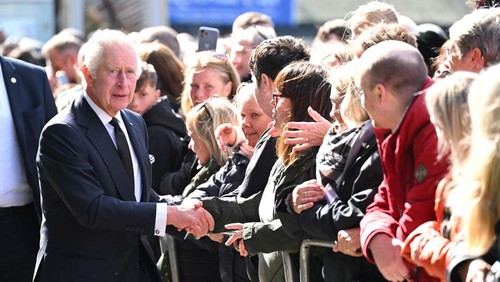 LONDON, ENGLAND - SEPTEMBER 17: King Charles III greets members of the public queueing to see the lying in state of Queen Elizabeth II along the river Thames at Lambeth. on September 17, 2022 in London, England. Earlier, His Majesty The King thanked Emergency Service workers for their work and support ahead of the funeral of Queen Elizabeth II. The Queen died at Balmoral Castle in Scotland on September 8, 2022, and is succeeded by her eldest son, King Charles III. (Photo by Karwai Tang/WireImage)