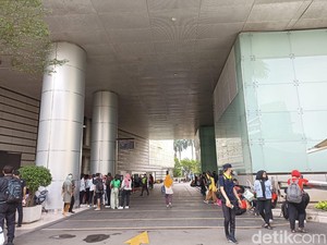 7 Fakta Kepulan Asap di West Mall GI Bikin Pengunjung Dievakuasi