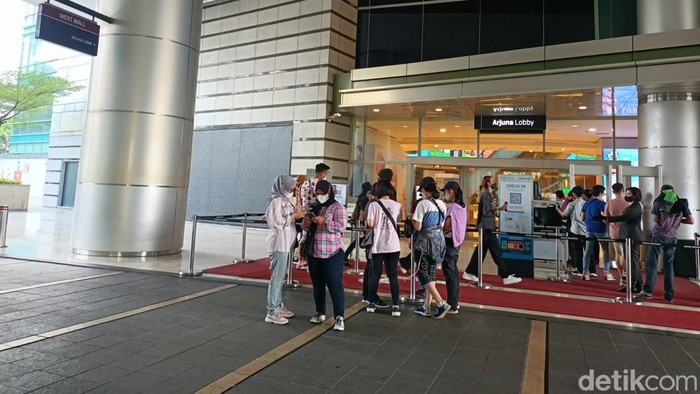 Suasana West Mall Grand Indonesia.