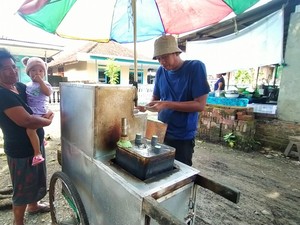 Cerita Pedagang Kue Putu di Jembrana: 20 Tahun Jualan-Raup Rp 300 Ribu/Hari