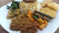 Nikmatnya Nasi Padang Vegan di Denpasar, Berbahan Soya-Jamur!