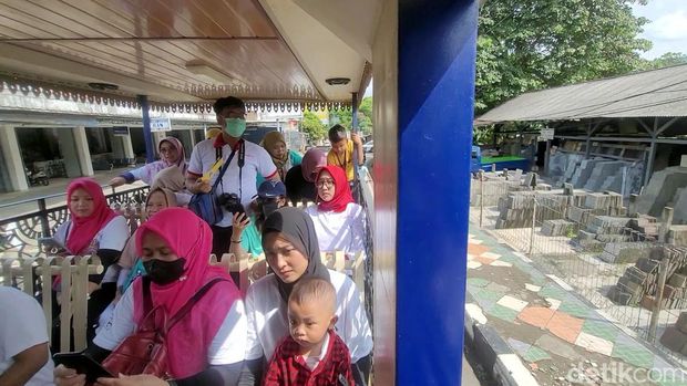Tour De Wijnkoopsbaai'. Tur satu hari bersifat rekreasi ini juga melibatkan masyarakat dan pelajar sekolah dasar di Palabuhanratu.