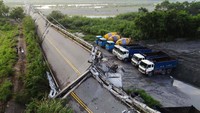 Jembatan Kaoliao ambruk dan tak bisa dilintasi kendaraan lagi.