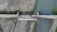 Penampakan dari udara kerusakan jembatan Kaoliao usai diguncang gempa.
