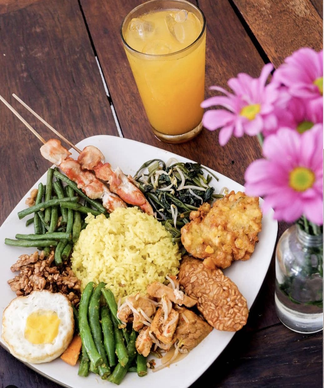 5 Warung Makan Indonesia di Canggu, Favorit Warga Lokal dan Bule.