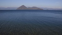 Berikutnya ada Danau Toya atau Toyako di Hakodate, Hokkaido. Danau ini pun masuk ke dalam kawasan Taman Nasional Shikotsu Toya. Keindahan danau ini pun dipilih sebagai lokasi KTT G8 yang diselenggarakan pada 2008 lalu.