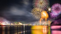 Bersamaan dengan Festival Kembang Api Musim Panas di Jepang, Danau Gosho di perbatasan Morioka dan Shizukuishi menampilkan refleksi pesta kembang api yang sangat memukau.