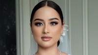 Amanda Khairunnisa yang tampil cantik dengan kebaya putih. Foto: Instagram/@bennusorumba