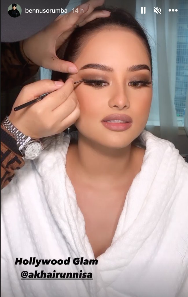 Menyusul sang kakak, adik Maudy Ayunda, Amanda Khairunnisa, akhirnya menikah dengan kekasihnya, Tavan Dutton. Penampilan Amanda di hari pernikahannya tampak diunggah oleh MUA yang meriasnya, Bennu Sorumba ke akun Instagram. Foto: Instagram/@bennusorumba