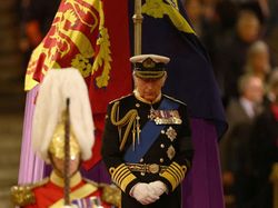 Arti Tatapan Kosong Raja Charles III di Pemakaman Ratu Elizabeth