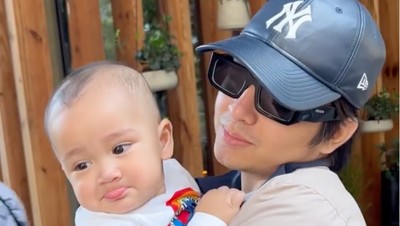 7 Momen Duo Ganteng Angga Yunanda & Refal Hady Momong Rayyanza, Bikin Gemas!