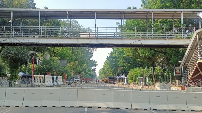Antisipasi Demo Tolak BBM Naik, Sebagian Jalan Medan Merdeka Barat Ditutup