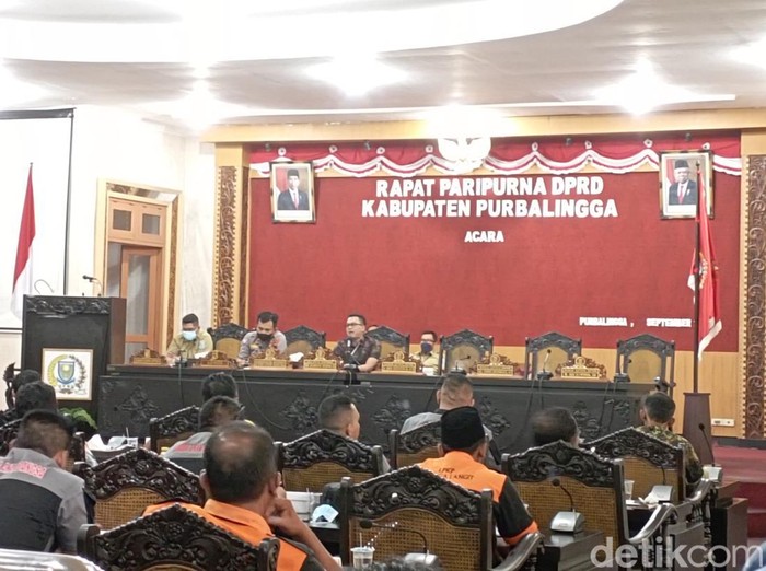 Audiensi anggota Forum Lintas Kelembagaan Purbalingga (FLKP) di Gedung DPRD Kabupaten Purbalingga, Senin (19/9/2022).