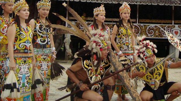 Baju adat Bulang Burai King