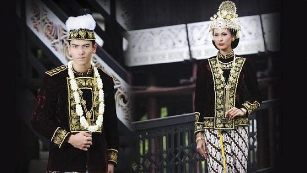 7 Jenis Baju Adat Kalimantan Timur Lengkap dengan Penjelasannya