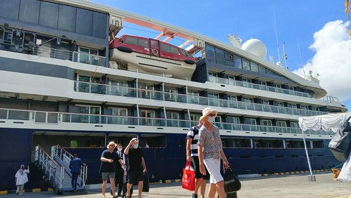 Bali kedatangan Kapal cruise MV. Le Laperouse dari Australia di Dermaga Pelabuhan Benoa Bali, Senin (19/9/2022).