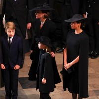 Kebaktian pemakaman Ratu Elizabeth II berlangsung di Westminster Abbey, London, pada Senin (19/9/2022). Seluruh anggota keluarga Kerajaan Inggris hadir, termasuk Kate Middleton dan Meghan Markle. (Foto: Phil Noble - WPA Pool/Getty Images)