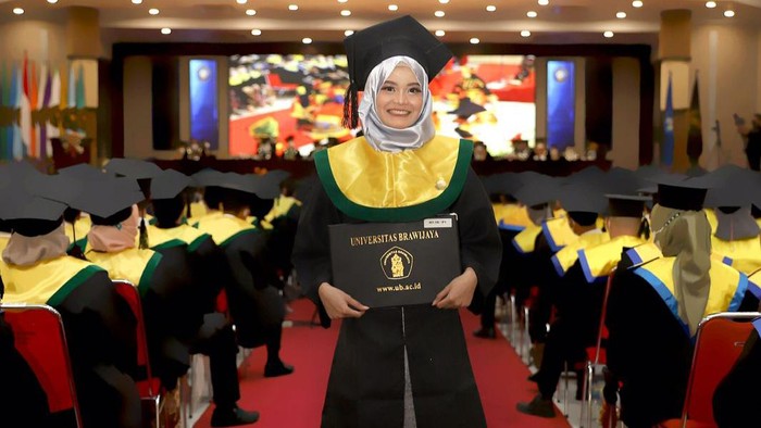 Calista sarjana kedokteran lulus di usia 18 tahun