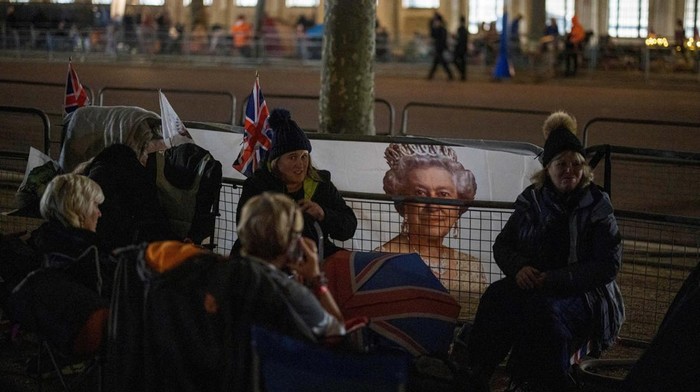 People camp a day before the funeral of Britain's Queen Elizabeth, following her death, in London, Britain September 18, 2022. REUTERS/Marko Djurica