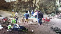 Pertumbuhan dan penyembuhan tulang kaki pascaoperasi menunjukkan bahwa orang itu telah hidup antara enam sampai sembilan tahun setelah amputasi. Kemungkinan dia meninggal pada usia belasan tahun atau awal 20-an tahun.