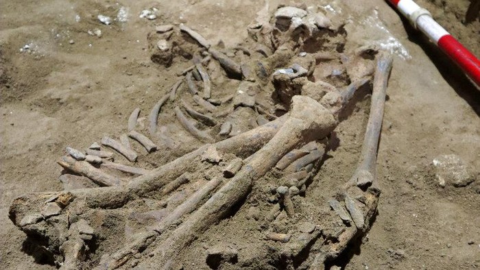 Dr Tim Maloney and Andika Priyatno work at the site in a cave in East Kalimantan, Borneo, Indonesia, March 2, 2020. The remains, which have been dated to 31,000 years old, mark the oldest evidence for amputation yet discovered. And the prehistoric “surgery” could show that humans were making medical advances much earlier than previously thought, according to the study published Wednesday, Sept. 7, 2022 in the journal Nature.  (Tim Maloney/Griffith University via AP)