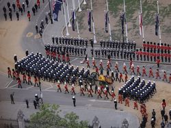 Tinggalkan Westminster Abbey, Jenazah Elizabeth Dibawa ke Kastil Windsor