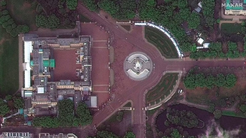 Foto satelit antrean pelayat Ratu Elizabeth II