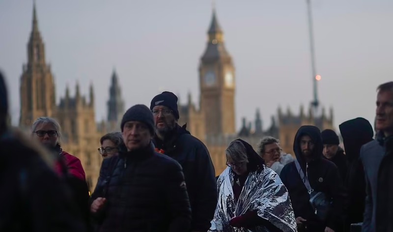 Foto satelit antrean pelayat Ratu Elizabeth II