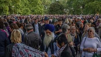 Salah satu hal yang banyak dikhawatirkan adalah, orang-orang berdiri selama 20 jam bahkan lebih, sehingga mereka mungkin memaksakan diri hingga melampaui batas.  Foto: Getty Images via Daily Mail