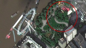 Maxar Technologies menangkap skala besar antrean (dilingkari) yang ingin melihat Ratu Elizabeth II yang dibaringkan di Westminster Hall. Foto: Maxar Technologies via Daily Mail