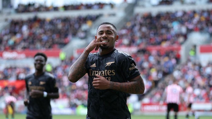 BRENTFORD, ENGLAND - SEPTEMBER 18: Gabriel Jesus of Arsenal celebrates scoring a goal during the Premier League match between Brentford FC and Arsenal FC at Brentford Community Stadium on September 18, 2022 in Brentford, England. (Photo by Richard Heathcote/Getty Images)