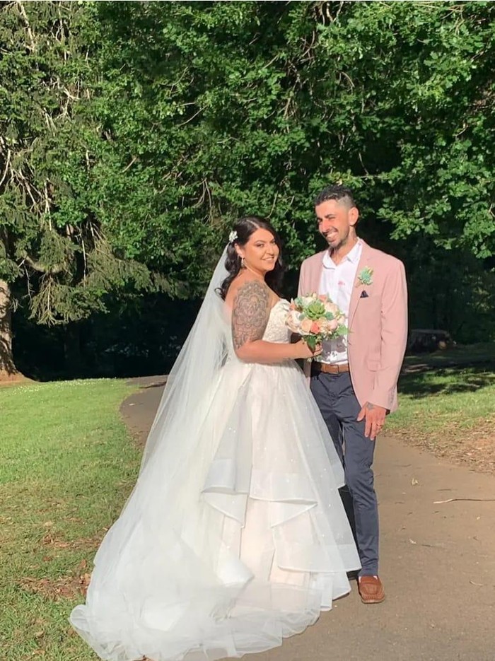 Gabriella dan John Landolfi bertemu di pesta perceraian.