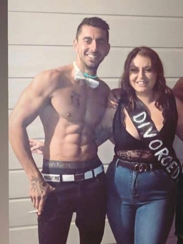 Gabriella dan John Landolfi bertemu di pesta perceraian.