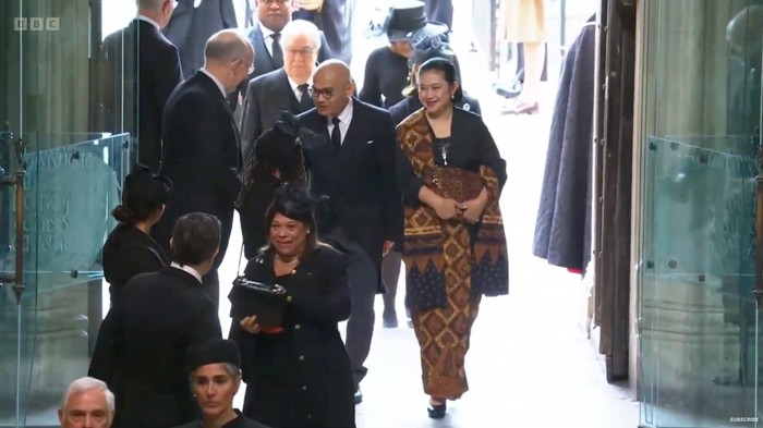 Gaya Dubes RI dan Istri di Pemakaman Ratu Elizabeth Gaya Dubes RI dan Istri di Pemakaman Ratu Elizabeth