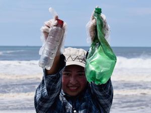 Aksi Sukarelawan El Salvador Peringati Hari Bersih-bersih Sedunia
