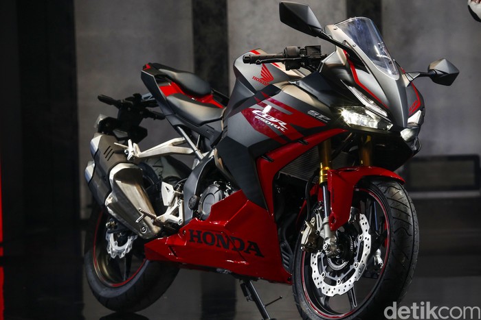 Honda CBR250RR Terbaru PT Astra Honda Motor resmi meluncurkan Honda CBR250RR baru di Indonesia. Motor sport tersebut diluncurkan di fasilitas produksi AHM, Karawang, Jawa Barat.