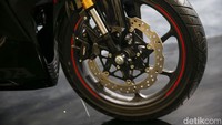 Beragam perubahan pada supersport 250cc ini mendukung penampilan dan gaya hidup pengendaranya saat menjadi pusat perhatian yang membanggakan di jalan raya.