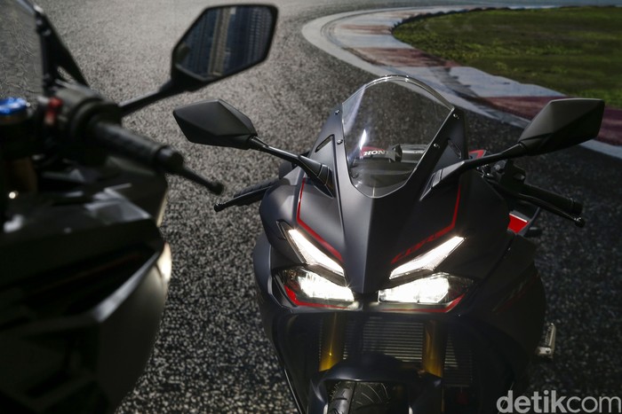 PT Astra Honda Motor resmi meluncurkan Honda CBR250RR baru di Indonesia. Motor sport tersebut diluncurkan di fasilitas produksi AHM, Karawang, Jawa Barat.