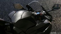 Seluruh varian CBR250RR juga telah disematkan Th2, Rottle By Wire yang menjadi pendobrak standar baru saat Honda CBR250RR pertama kali diluncurkan. Throttle By Wire menghadirkan akselerasi halus dan stabil yang lebih presisi. Untuk memaksimalkan fungsinya, Throttle By Wire dilengkapi riding mode selector sehingga pengendara dapat menikmati berkendara di berbagai kondisi jalan, mulai berkendara secara agresif di sirkuit hingga jalanan padat perkotaan.