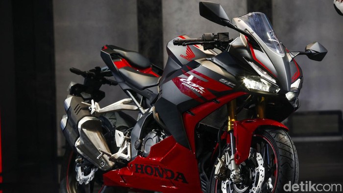 PT Astra Honda Motor resmi meluncurkan Honda CBR250RR baru di Indonesia. Motor sport tersebut diluncurkan di fasilitas produksi AHM, Karawang, Jawa Barat.
